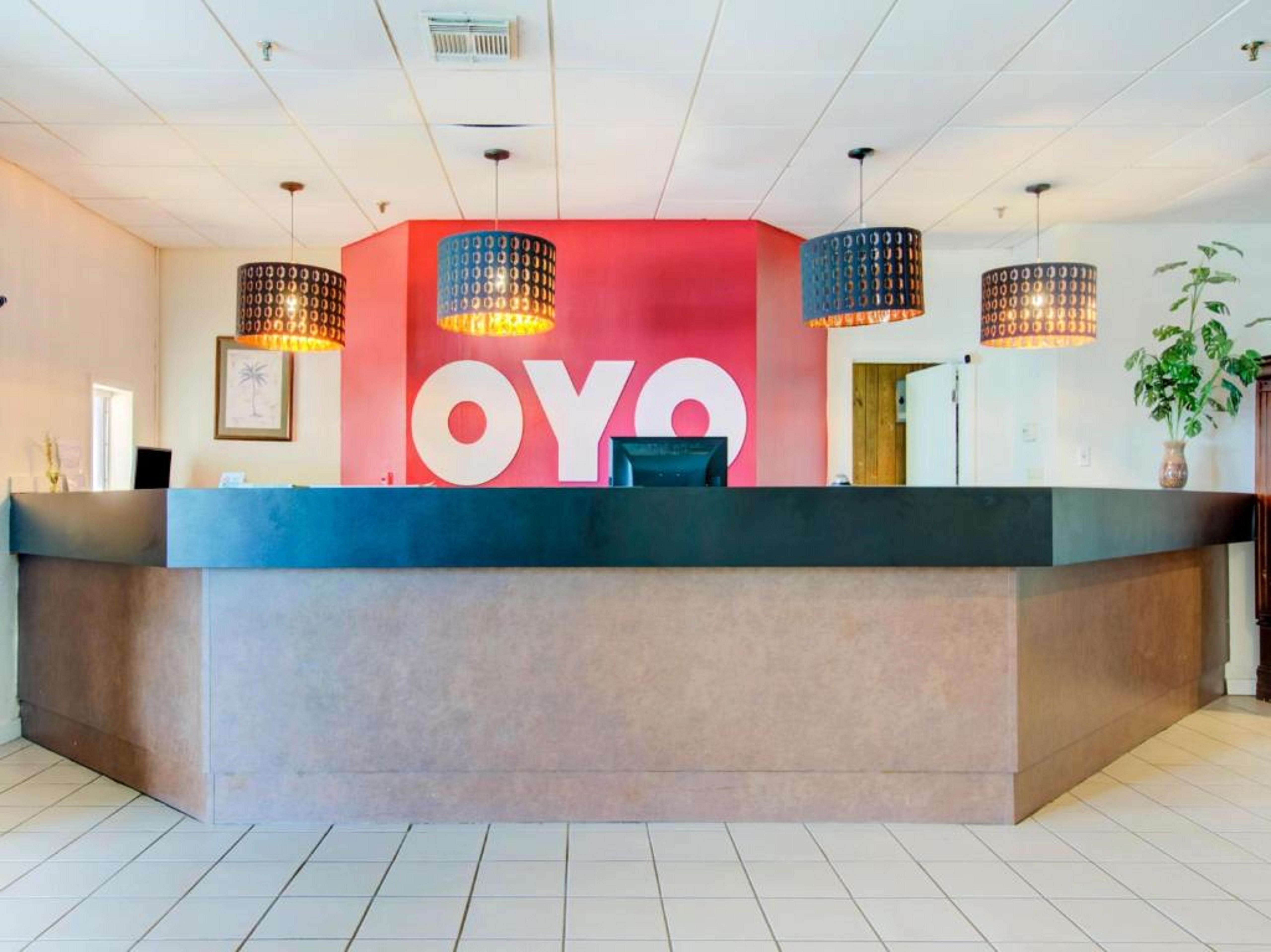 Oyo Hotel Dundee By Crystal Lake Exterior photo